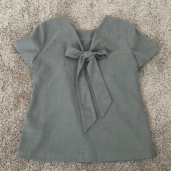 {Banana Republic} Grey Bow Back Short Sleeve Top - Picture 1 of 6